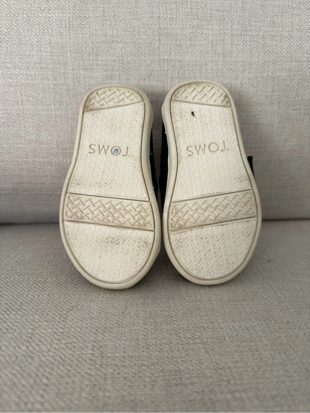 Toms Toddler Black Slip-On Canvas loafers